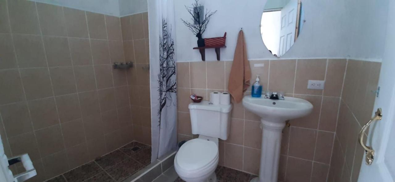Casa Zoila Hospedaje Frente Al Lago Lakefront Lodging Apartment ฟลอเรส ภายนอก รูปภาพ