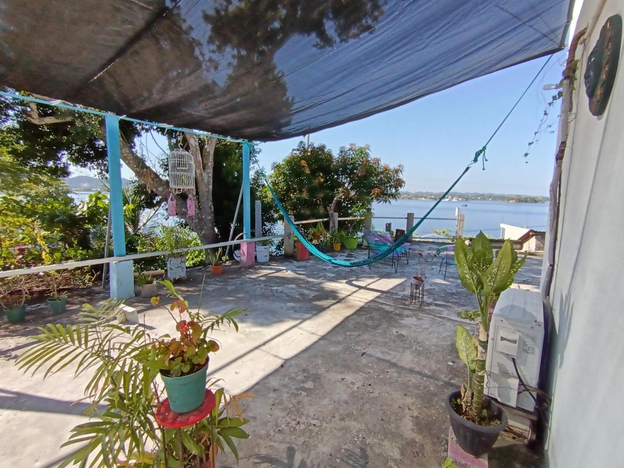 Casa Zoila Hospedaje Frente Al Lago Lakefront Lodging Apartment ฟลอเรส ภายนอก รูปภาพ