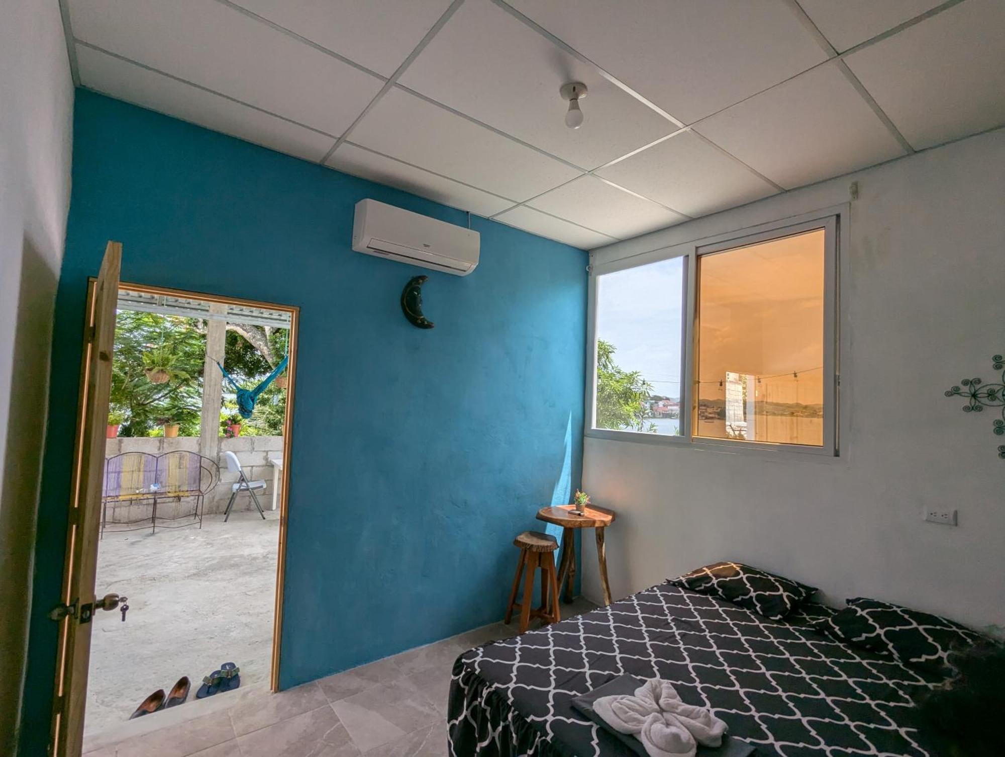 Casa Zoila Hospedaje Frente Al Lago Lakefront Lodging Apartment ฟลอเรส ภายนอก รูปภาพ